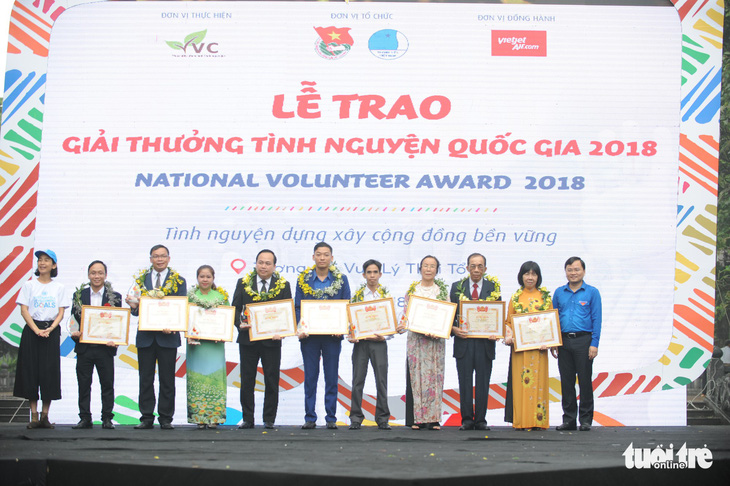 18 cá nhân, tập thể nhận giải thưởng tình nguyện quốc gia 2018 - Ảnh 2.