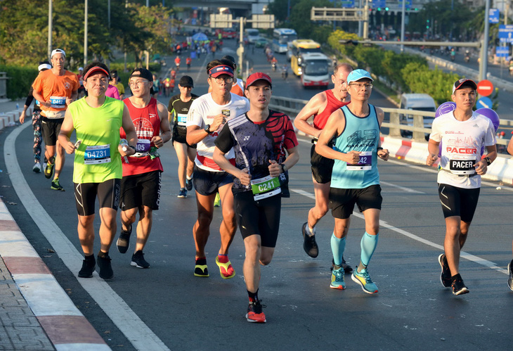 8.200 VĐV chinh phục giải marathon quốc tế TP.HCM 2018 - Ảnh 1.