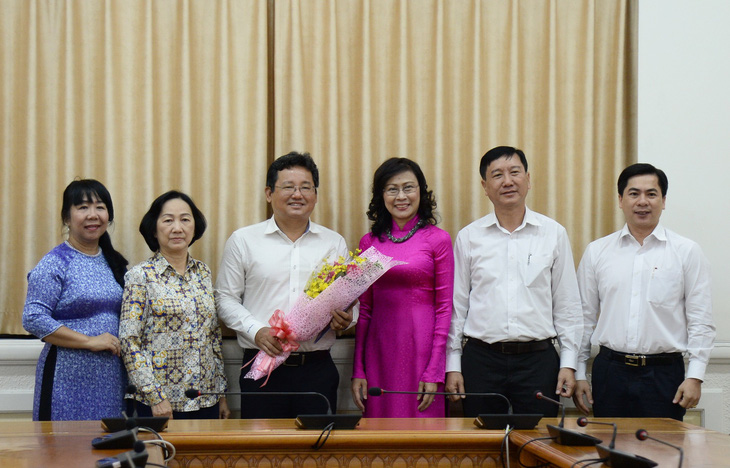 Phê chuẩn kết quả bầu chủ tịch UBND quận 1, huyện Hóc Môn - Ảnh 3.