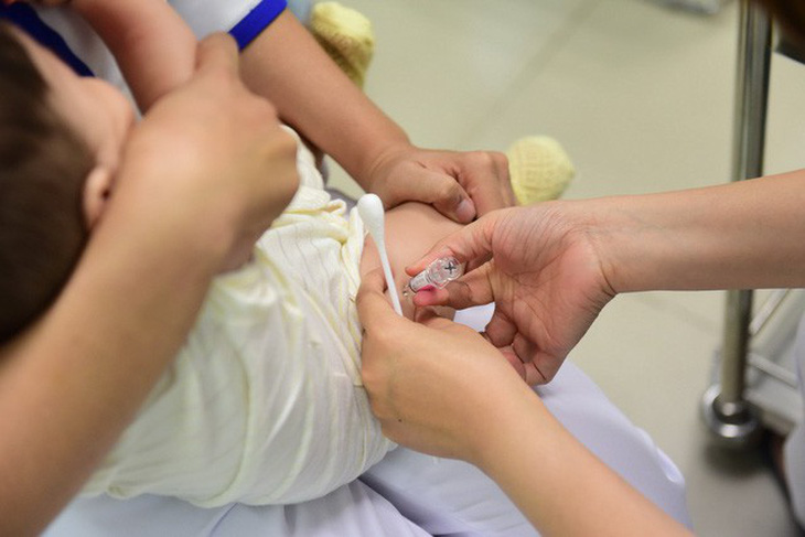 Thông tin trẻ tử vong do tiêm vắc xin ở Lào Cai không chính xác - Ảnh 1.