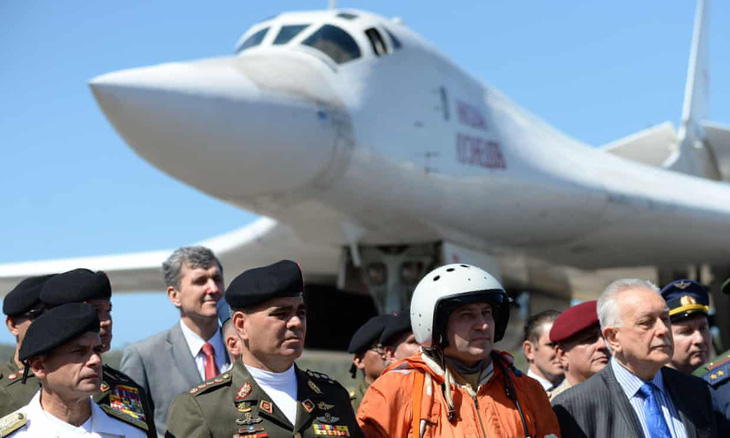 Nga điều máy bay ném bom đến Venezuela - Ảnh 1.