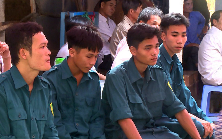 Tiếc thương dân quân trẻ thiệt mạng khi cứu cầu trong lũ ở Bình Định
