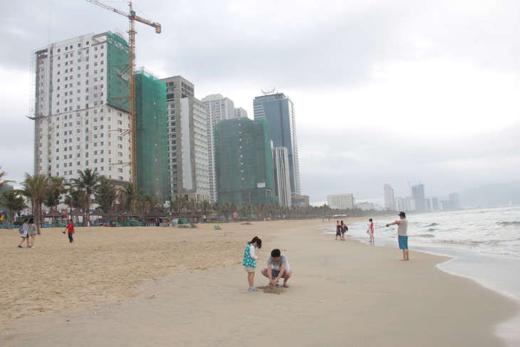 Đà Nẵng nghiên cứu lắp đồng hồ kiểm soát nước thải ra bãi biển - Ảnh 2.