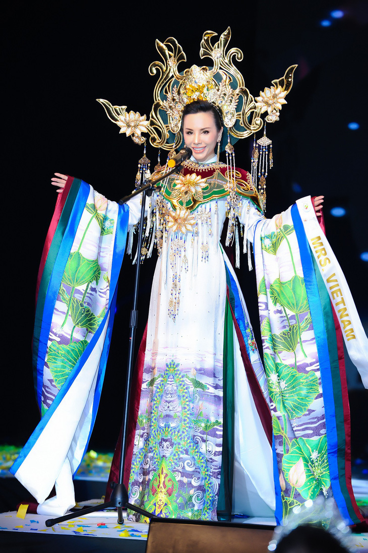 Châu Ngọc Bích đăng quang Hoa hậu quý bà hoàn vũ thế giới 2018 - Ảnh 2.
