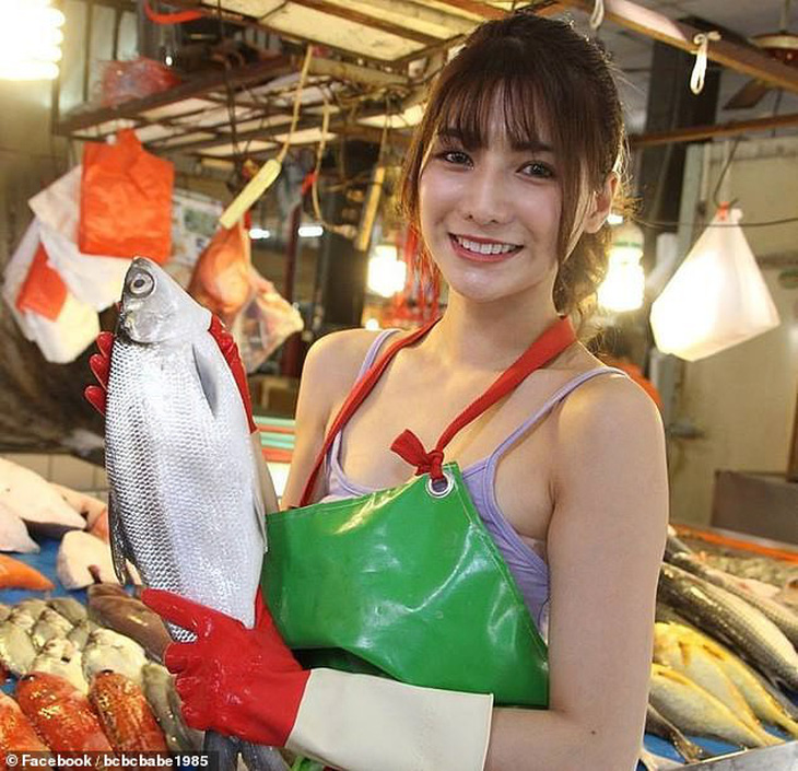 Dân mạng thích mê ‘cô gái bán cá đẹp nhất’ ở Đài Loan - Ảnh 2.