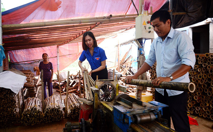 Vua tre ở làng hoa - Ảnh 1.