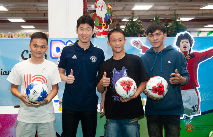 Cựu danh thủ Park Ji Sung chúc mừng đội tuyển VN vô địch AFF Cup 2018 - Ảnh 1.
