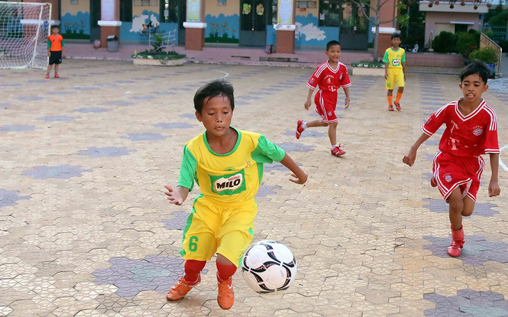 Bầu Thắng kêu gọi chung tay đầu tư cho bóng đá học đường