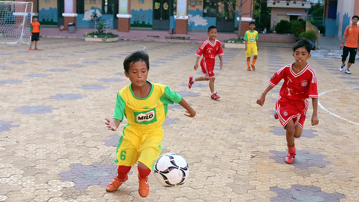 Bầu Thắng kêu gọi chung tay đầu tư cho bóng đá học đường - Ảnh 1.