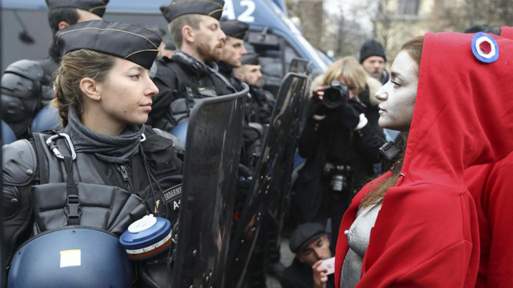 Cảnh sát Pháp cũng đòi biểu tình - Ảnh 1.