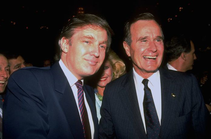 Dẹp khác biệt chính trị, ông Trump tưởng nhớ cố tổng thống Bush ‘cha’ - Ảnh 3.