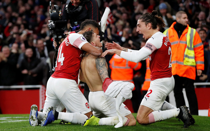 Arsenal thắng nghẹt thở Tottenham 4-2 sau cuộc rượt đuổi tại Emirates
