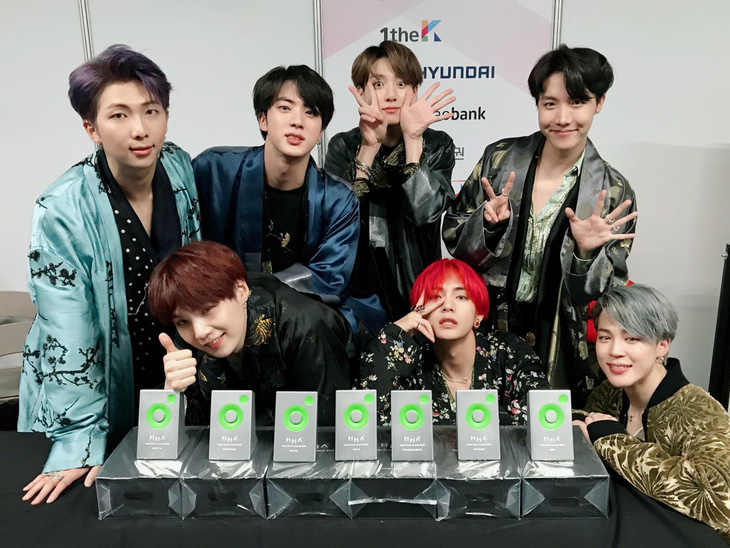 BTS ‘đốt cháy’ sân khấu cùng 7 cúp tại giải âm nhạc Melon 2018 - Ảnh 3.