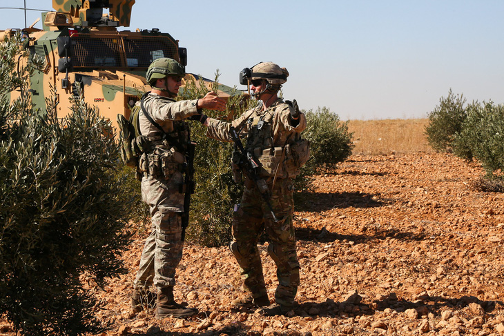 Tuyên bố chiến thắng trước IS, Mỹ rút quân khỏi Syria - Ảnh 1.