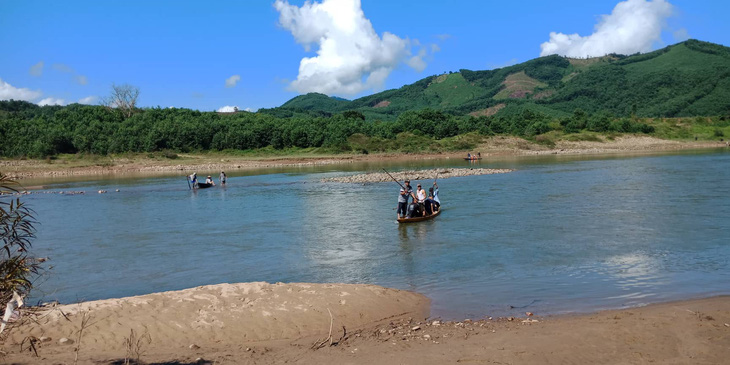 Người dân bị nước cuốn trôi, thủy điện nói làm đúng quy trình - Ảnh 1.