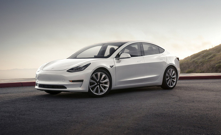 Người Trung Quốc vui mừng vì xe Tesla giảm giá - Ảnh 1.