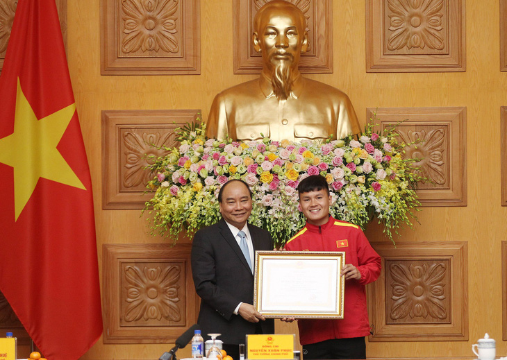 Thủ tướng trao Huân chương Lao động hạng nhất cho đội tuyển VN - Ảnh 4.