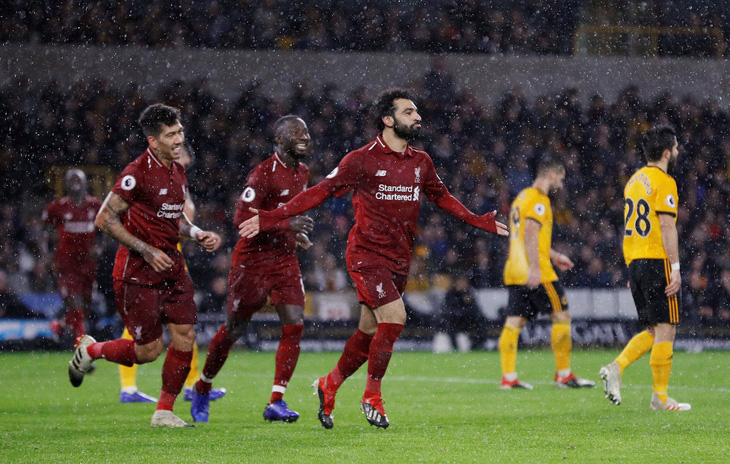 Salah tỏa sáng, Liverpool giữ vững đỉnh bảng - Ảnh 1.