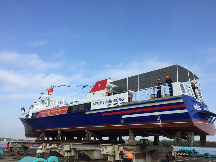 Tàu khách 1,2 triệu USD bắt đầu phục vụ khách ra đảo Lý Sơn - Ảnh 3.