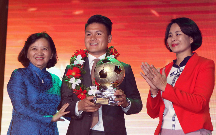Quang Hải giành Quả bóng vàng Việt Nam 2018