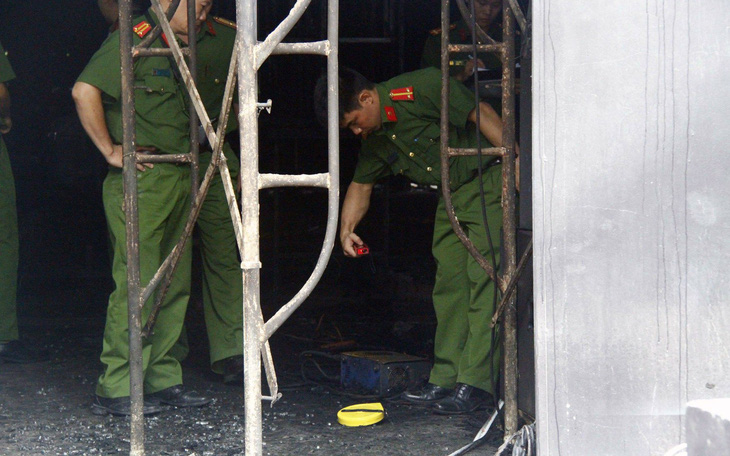 Bộ Công an phối hợp khám nghiệm hiện trường quán nhậu cháy 6 người chết
