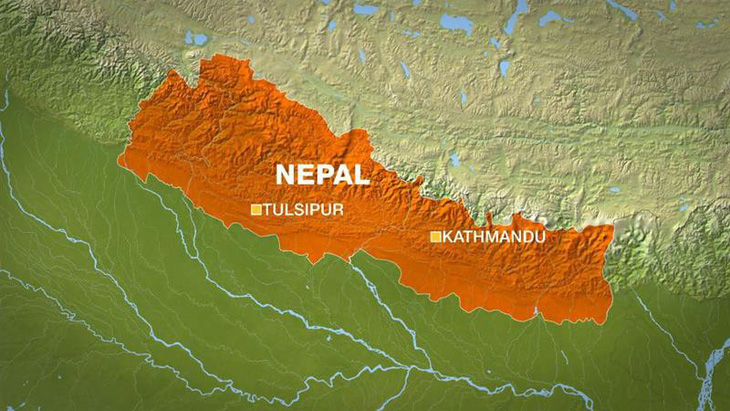 Xe buýt lao xuống vực sâu 700m ở Nepal, 21 người chết - Ảnh 1.