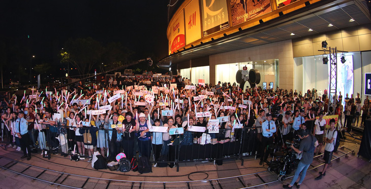 Hơn 1500 bạn trẻ đến cổ vũ show đầu tiên của SGO48 - Ảnh 3.