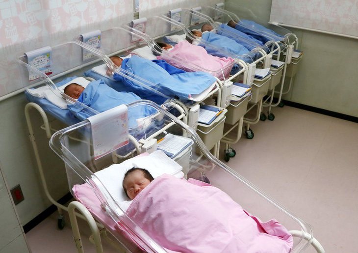 Số trẻ sinh ở Nhật năm 2018 thấp nhất trong 120 năm - Ảnh 1.