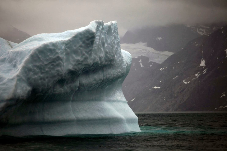 Mỗi giây 14.000 tấn nước đổ ra biển vì băng Bắc Cực tan - Ảnh 1.