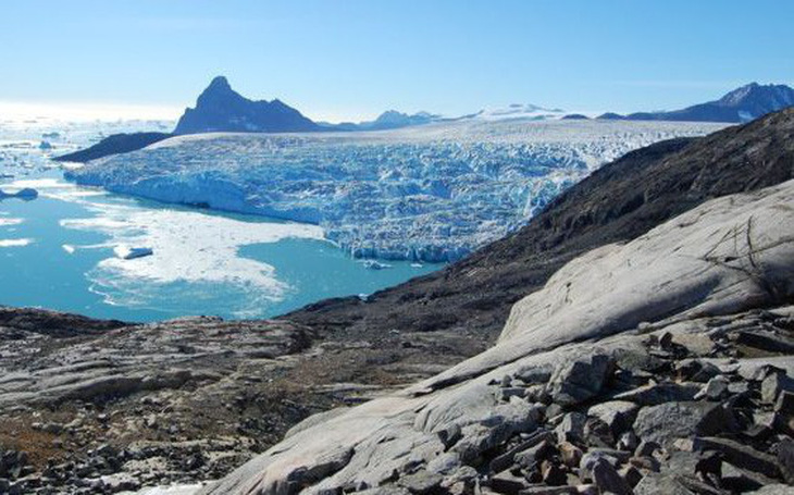 Băng trên đảo Greenland tan giữa mùa đông