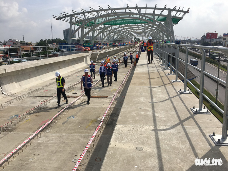 Thay đổi thiết kế tường vây metro TP.HCM cần thẩm định lại - Ảnh 1.