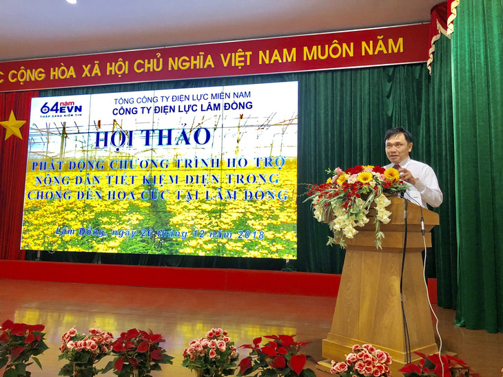 Hỗ trợ nông dân tiết kiệm điện trong chong đèn hoa cúc - Ảnh 2.