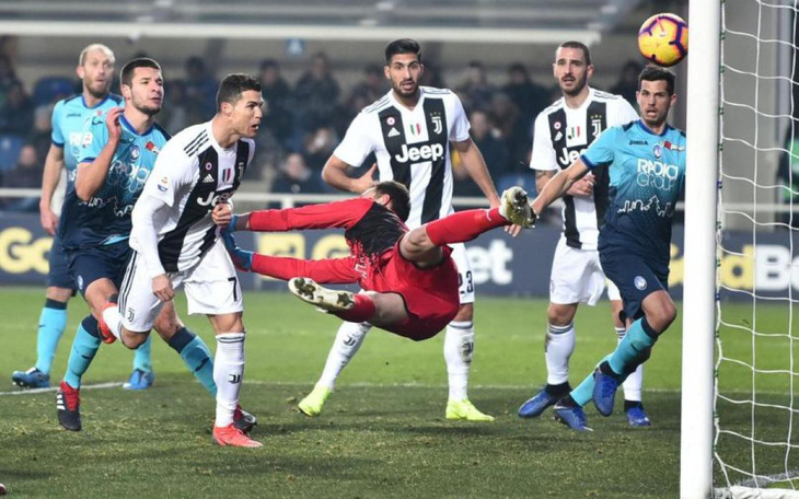 Ronaldo cứu Juventus thoát thua tại vòng 18 Serie A
