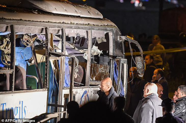 Video vụ đánh bom xe bus chở du khách Việt tại Ai Cập - Ảnh 1.