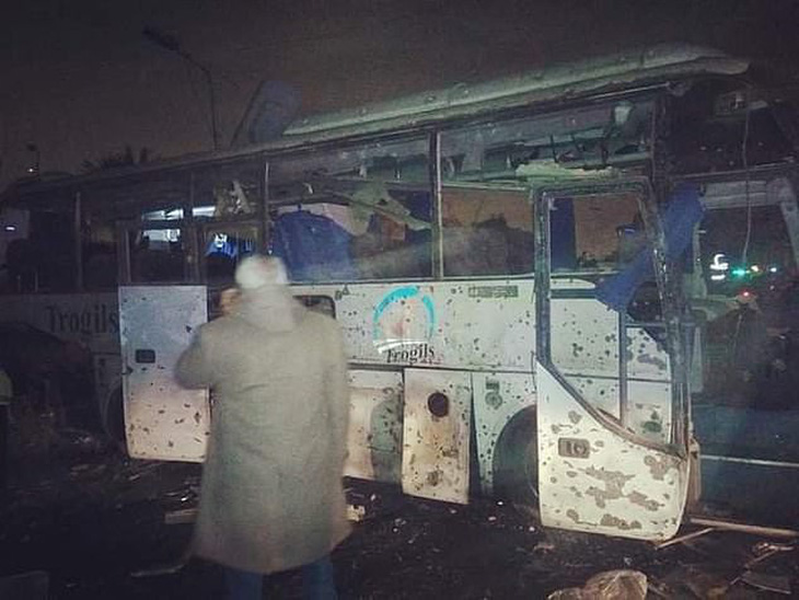 Video vụ đánh bom xe bus chở du khách Việt tại Ai Cập - Ảnh 5.