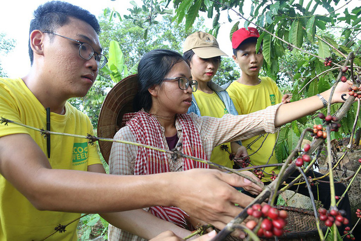 Đường về tự nhiên của nông dân trẻ - Ảnh 1.