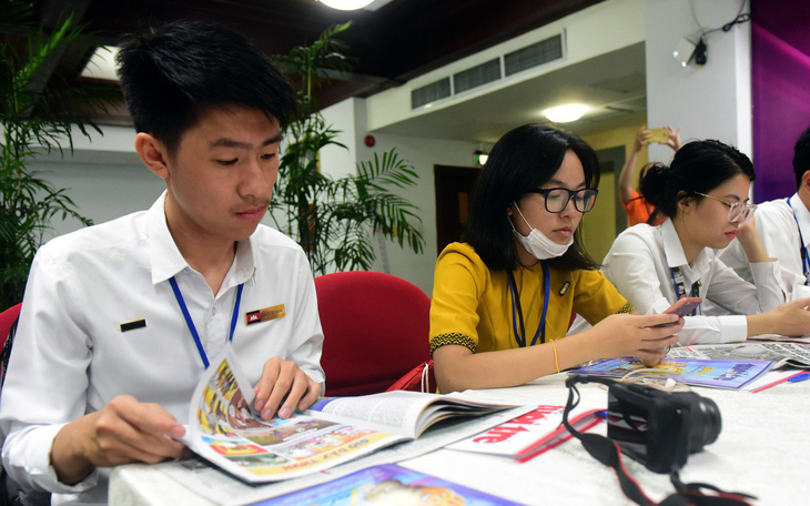Đại biểu tàu Thanh niên Đông Nam Á - Nhật Bản thăm báo Tuổi Trẻ