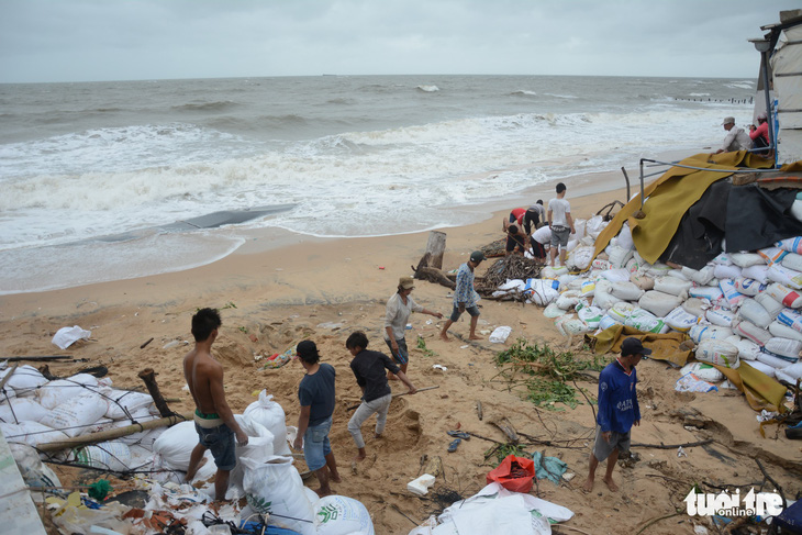 Bình Thuận đề xuất gần 800 tỉ đồng khắc phục sạt lở bờ biển - Ảnh 2.