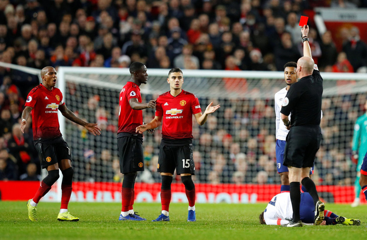 Pogba lập cú đúp, M.U thắng trận thứ ba liên tiếp cùng HLV Solskjaer - Ảnh 3.