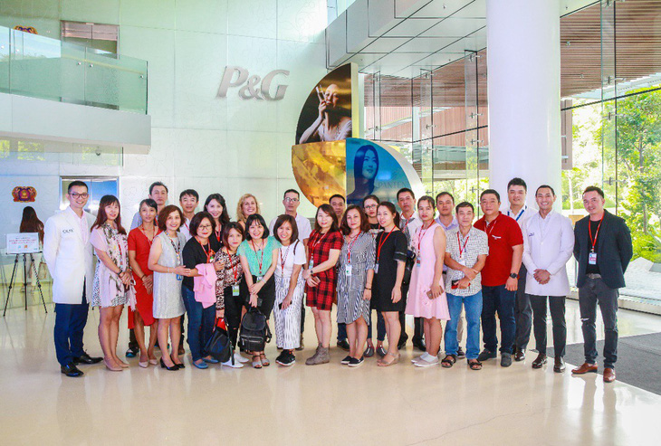 Saigon Co.op tìm hiểu trung tâm nghiên cứu của P&G tại Singapore - Ảnh 1.