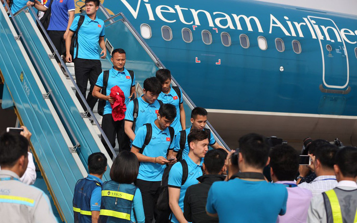Hơn 1.100 chỗ bay đưa CĐV sang Malaysia xem trận chung kết