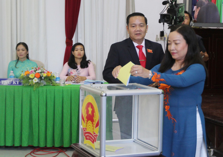 Chủ tịch, phó chủ tịch HĐND TP Cần Thơ đạt 53/53 phiếu tín nhiệm cao - Ảnh 2.