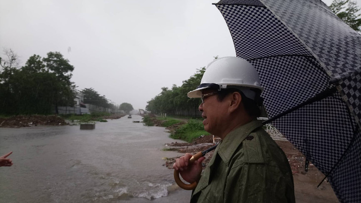 Mưa lớn kéo dài, Đà Nẵng tốc lực đào kênh thoát nước - Ảnh 5.