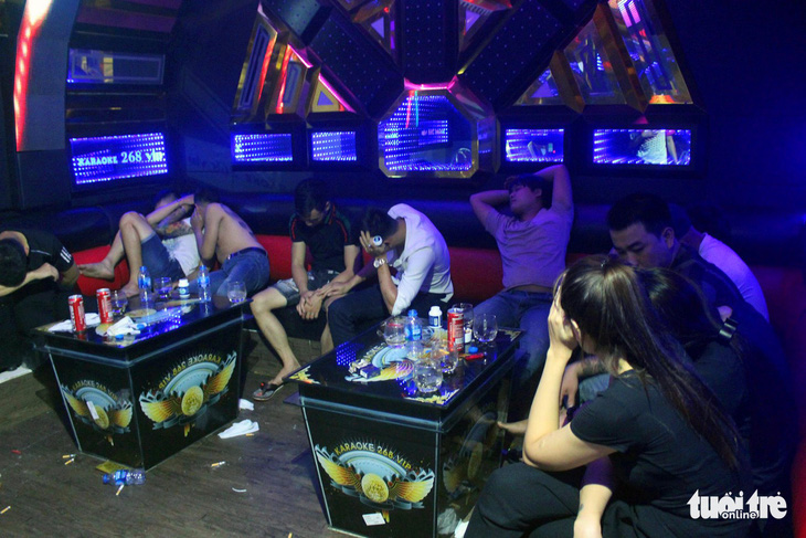 Hơn 50 thanh niên phê ma túy trong quán karaoke - Ảnh 1.