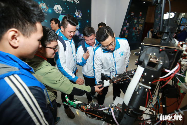 Robot, máy in 3D tại triển lãm sinh viên Việt Nam - Ảnh 5.