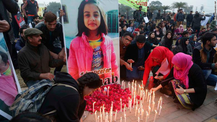 Hung thủ hiếp, giết bé gái 7 tuổi ở Pakistan từng ra tay 8 lần - Ảnh 1.