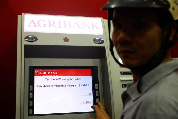 ATM tại TP.HCM kẹt trên diện rộng - Ảnh 3.