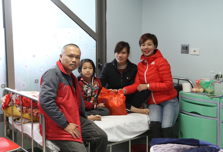 Cựu học sinh Hà Nội gói 2018 bánh chưng tặng người nghèo - Ảnh 7.