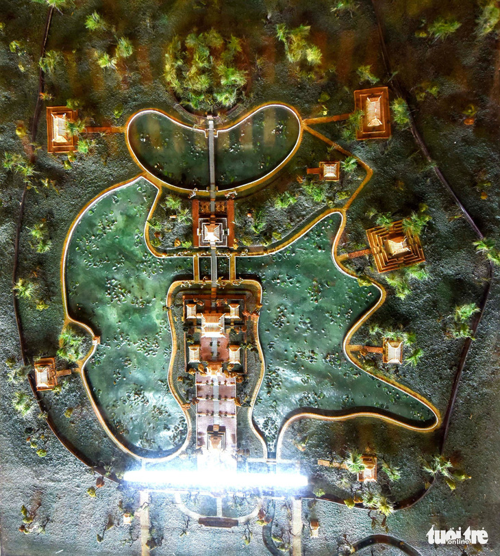 Không gian trưng bày về vua Minh Mạng ở Hiếu Lăng - Ảnh 4.