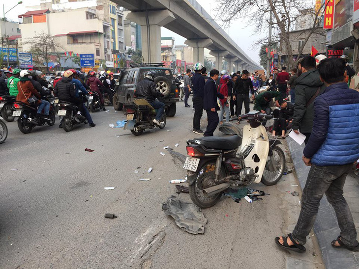 Xe ‘điên’ gây tai nạn liên hoàn trên phố Hà Nội - Ảnh 1.